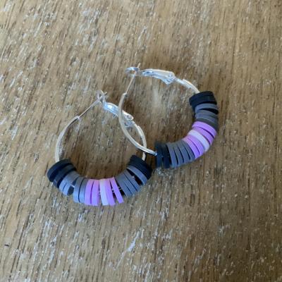 Boucles d’oreille Heishi violet et gris