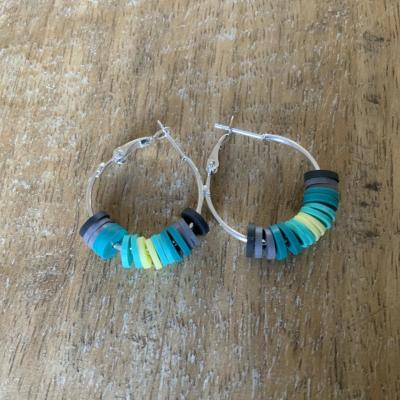 Boucles d’oreille Heishi gris vert jaune