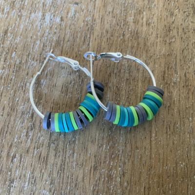 Boucles d’oreille Heishi vert