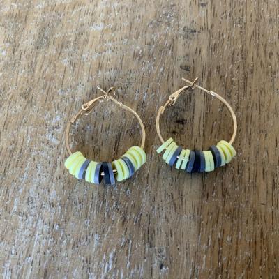 Boucles d’oreille Heishi jaune et gris