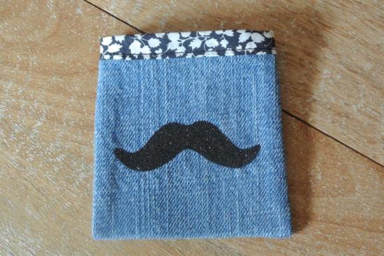 Etui Jeans Glenjade noir moustache noir