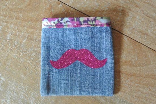 Etui Jeans Thorpe violet moustache rose