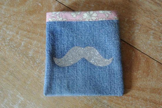 Etui Jeans Capel rose moustache argent