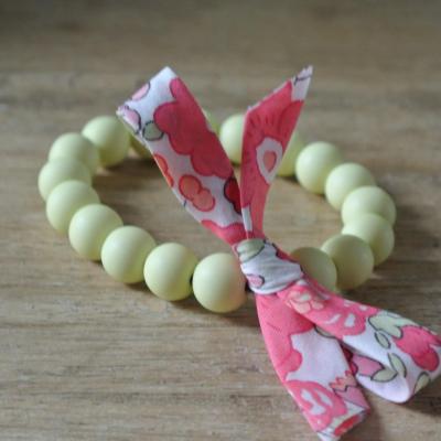 Bracelet perles vert pastel et Liberty Betsy